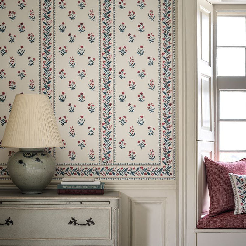 NINA CAMPBELL Tapete Petit Dapuri – NINA'S SIGNATURE COLLECTION-Tapeten-NINA CAMPBELL-TOJU Interior