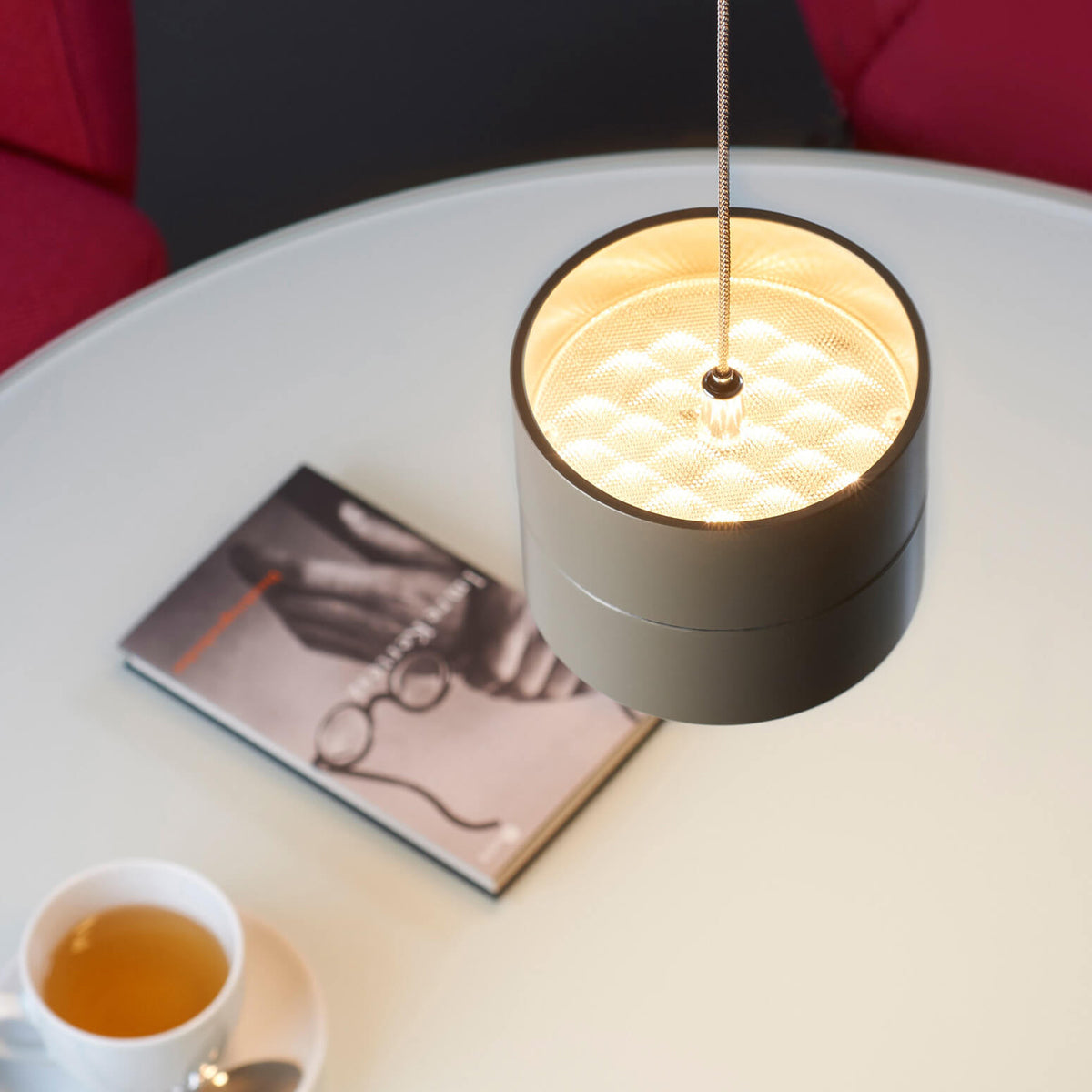 Oligo - Pendelleuchte Tudor 1-flammig mit unsichtbarer Höhenverstellung-Pendelleuchte-Oligo--TOJU Interior