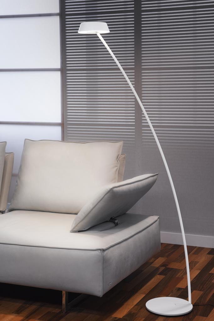 Oligo - Stehleuchte Glance gebogen-Stehleuchte-Oligo--TOJU Interior