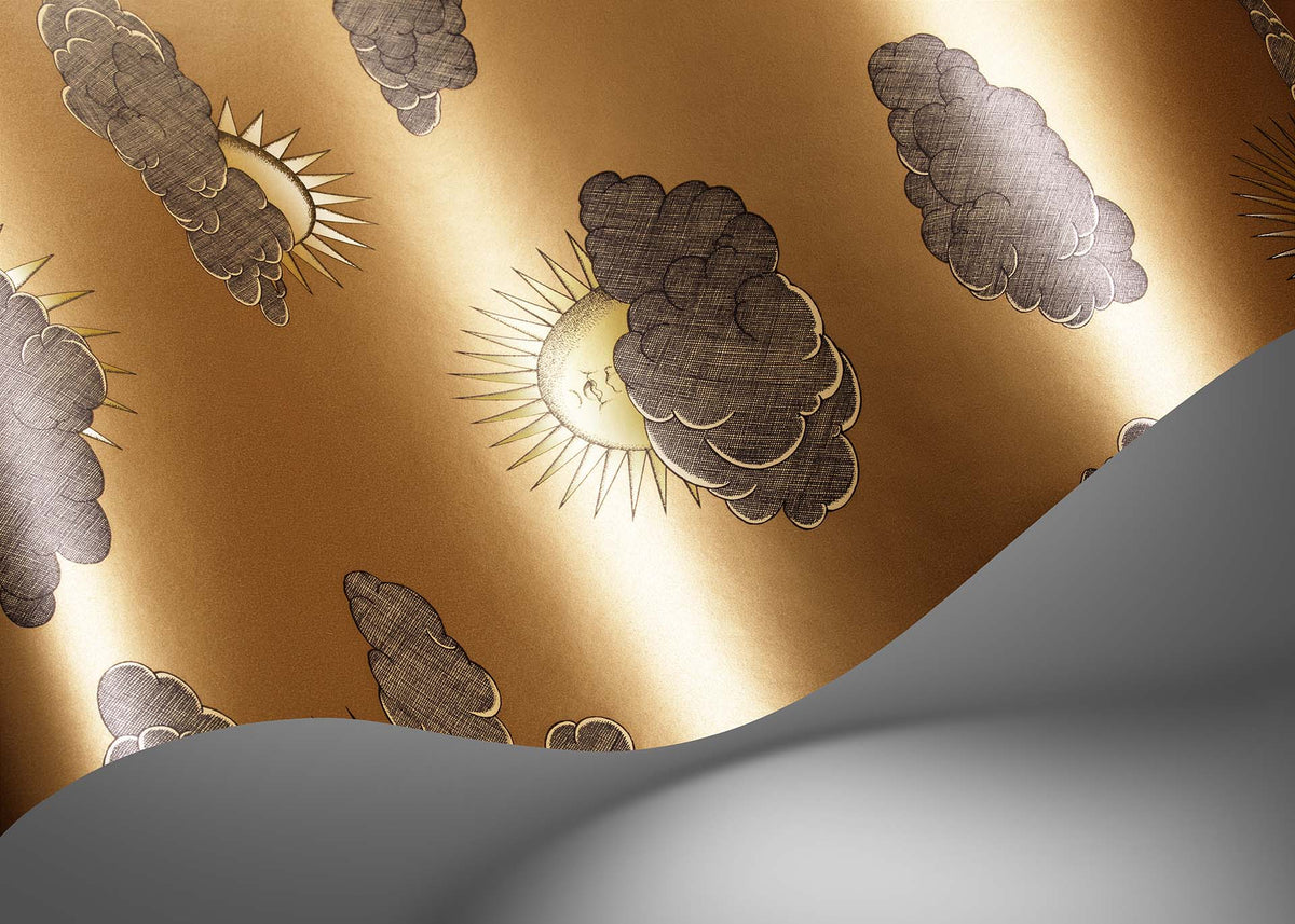 Cole & Son Fornasetti Soli e Nuvole Gold on Gold – Raumansicht