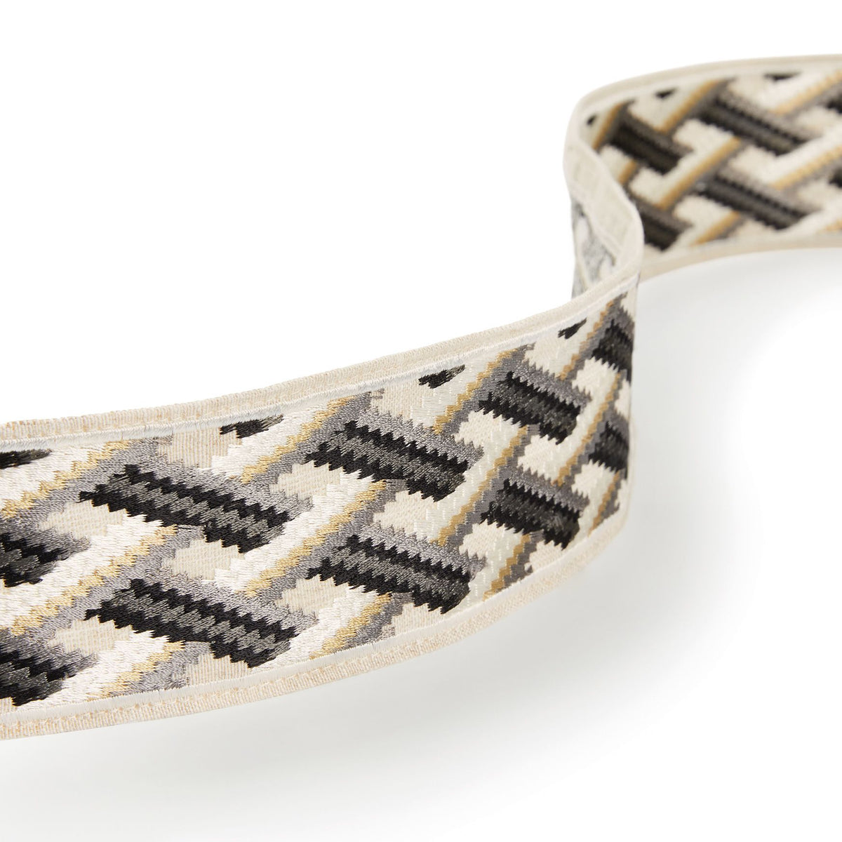 Osborne & Little Taniska Braid – Stoff – T810-01 – Black / Ivory