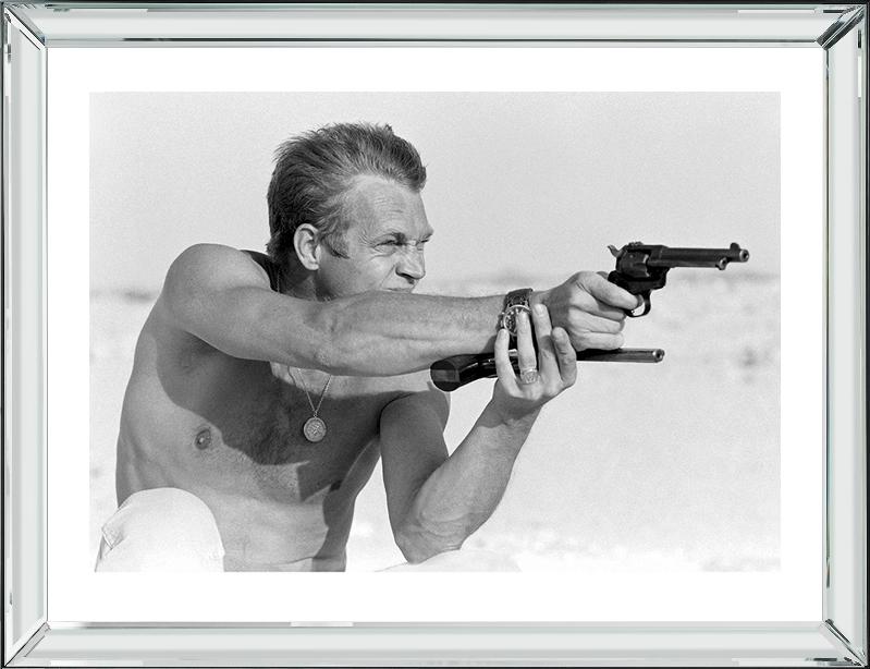 Brookpace Fine Art - Steve McQueen Pistol-Wandbild-Brookpace Lascelles-Manhattan / Spiegelrahmen-TOJU Interior