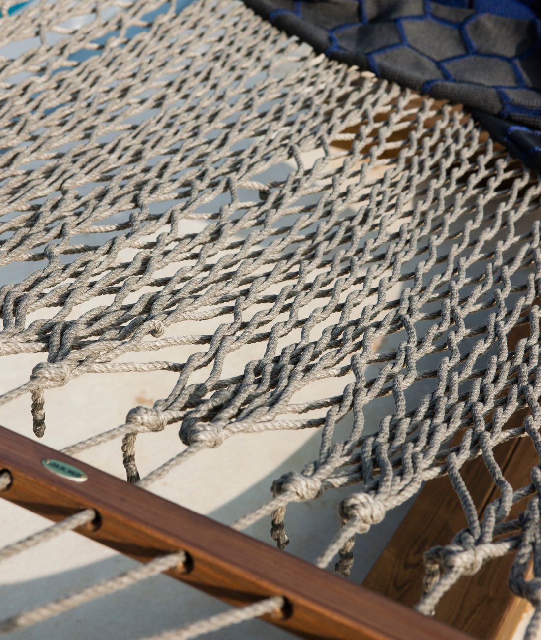 Unopiu - Hängematte mit Netzwerk aus graumeliertem Polypropylen-Hängematte-Unopiu-TOJU Interior