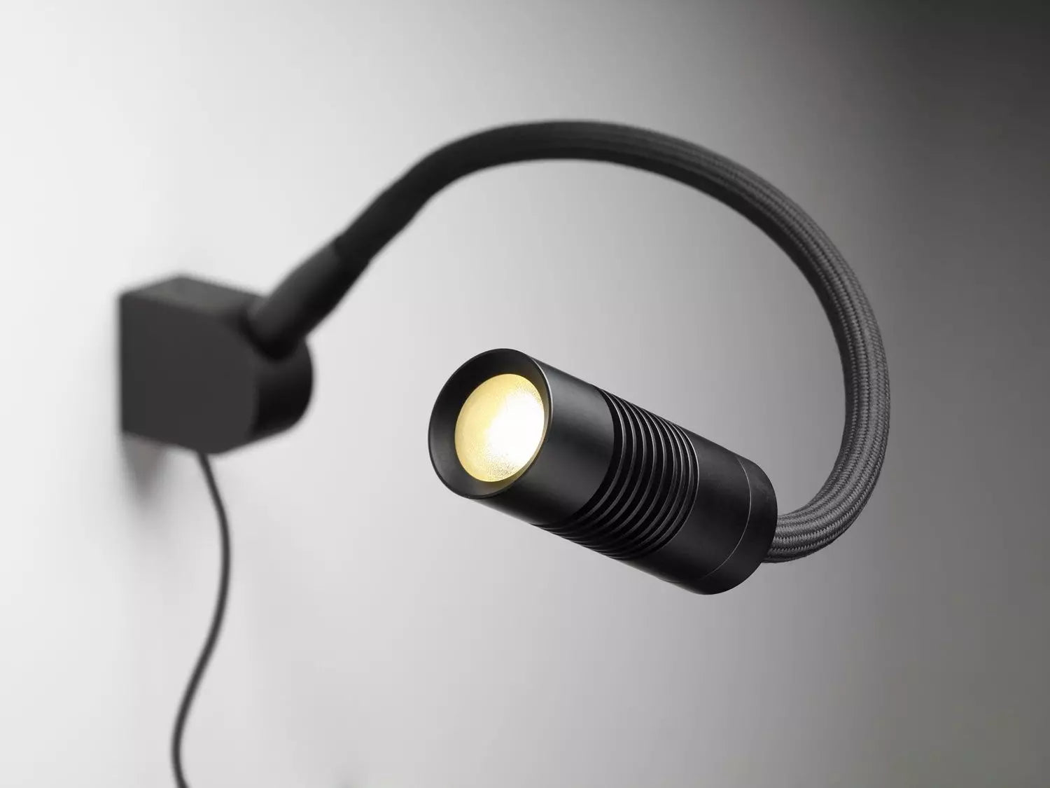 Oligo - Wandleuchte a Little bit-Wandleuchte-Oligo-Kopf Schwarz matt | Flexarm Schwarz matt-Aufbau 3000 K-40-898-25-23-TOJU Interior