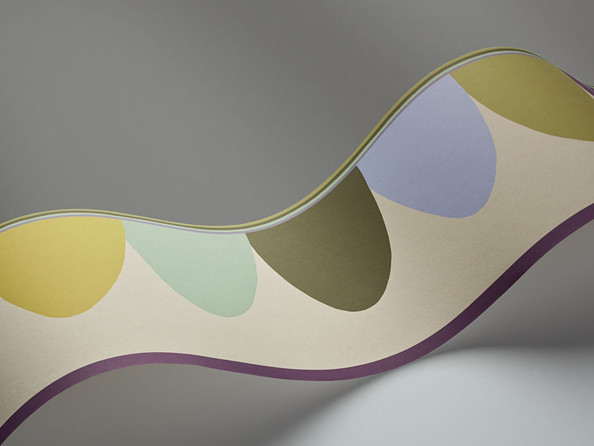 Cole & Son Scaramouche Purples & Greens on Cream 103/8028 – Detailansicht
