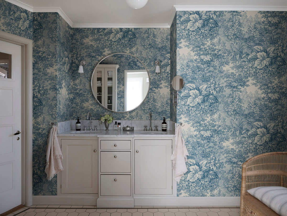 Sandberg Forest Toile Blue S10402 – Raumansicht