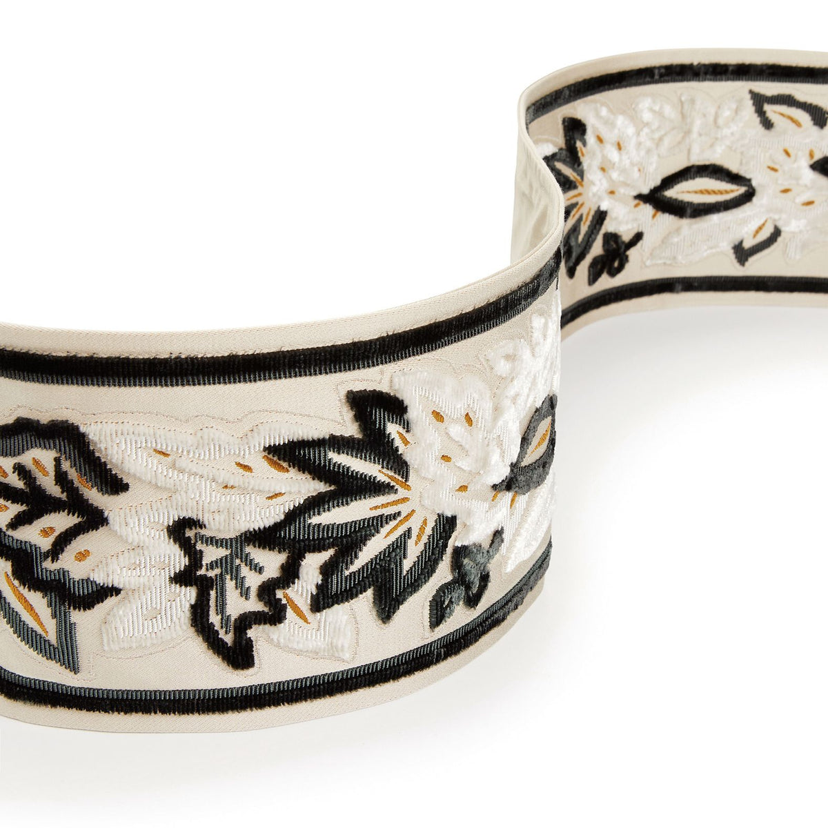 Osborne & Little Banyan Braid – Stoff – T812-01 – Black / Ivory