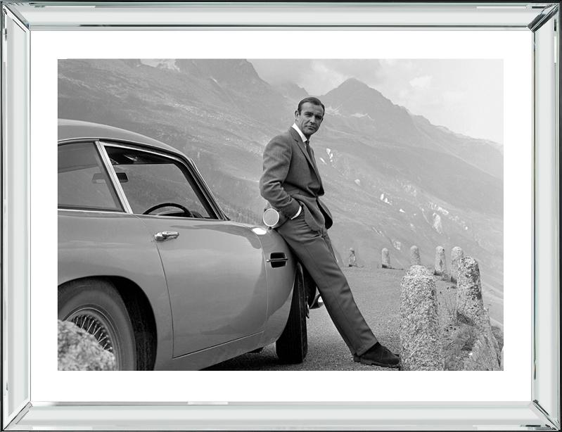 Brookpace Fine Art - James Bond, Aston Martin-Wandbild-Brookpace Lascelles-Manhattan / Spiegelrahmen-TOJU Interior