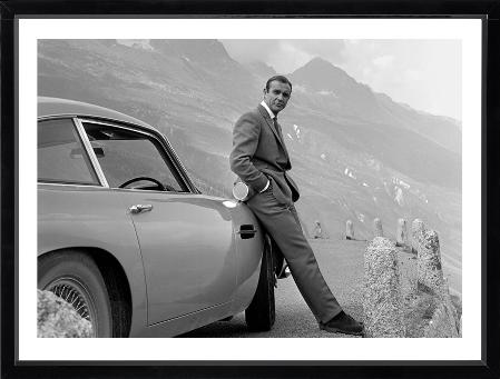 Brookpace Fine Art - James Bond, Aston Martin-Wandbild-Brookpace Lascelles-Studio / Lackrahmen schwarz-TOJU Interior