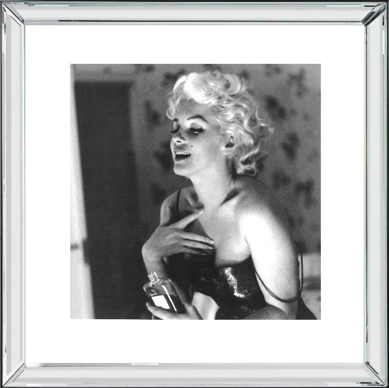 Brookpace Fine Art - Marilyn Monroe Chanel No. 5-Wandbild-Brookpace Lascelles-Manhattan / Spiegelrahmen-TOJU Interior