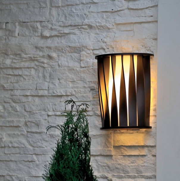 Unopiu -Wandlampe Aton aus Aluminium mit gedrehten Leisten-Leuchte-Unopiu-Bronze-TOJU Interior