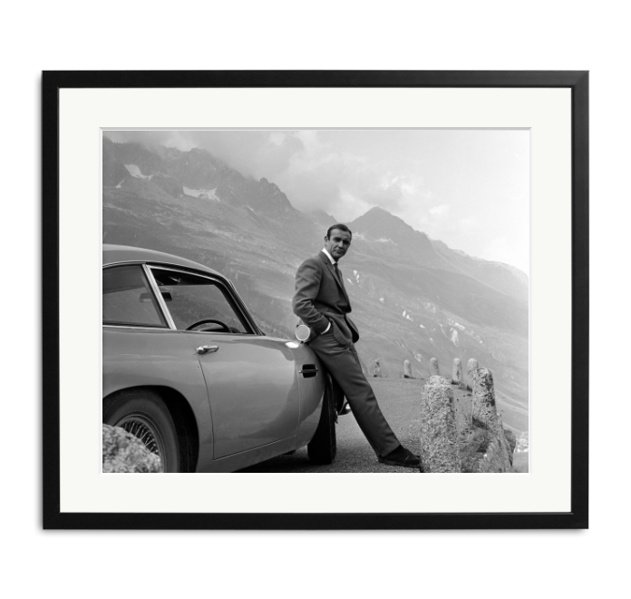 Sonic Editions - Wandbild - Sean Connery and his Aston Martin-Wandbild-Sonic Editions-L - 60x50cm-Schwarz-TOJU Interior